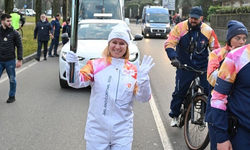 Erin Bailey carrying the Olympic Torch